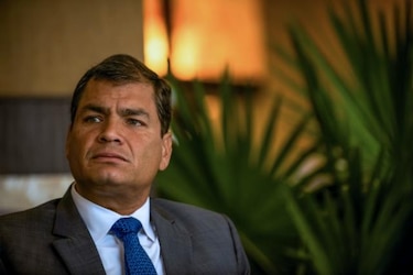 Correa da ultimátum para detener a francotirador que participó en rebelión