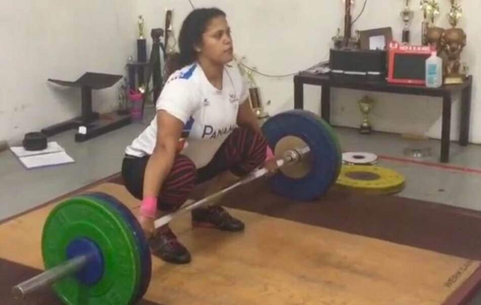 La pesista Rocío Navarro mejora marca