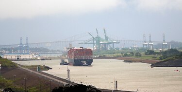 Canal de Panamá experimenta reajuste en sus ingresos