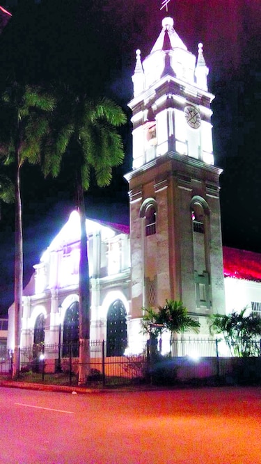 Destella el templo de La Villa