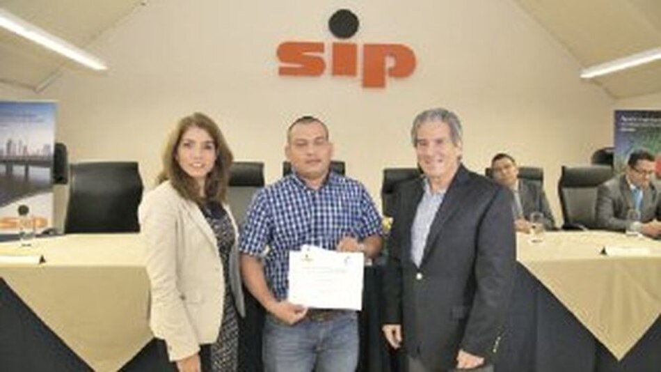 Colaborador de Nestlé recibe reconocimiento