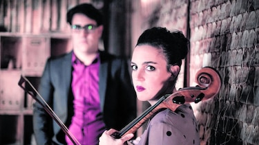 El violoncelo charla con la batería