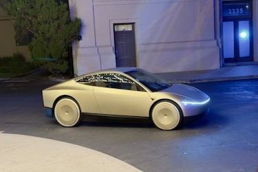 Elon Musk asegura que Tesla empezará a producir el taxi autónomo Cybercab en 2026