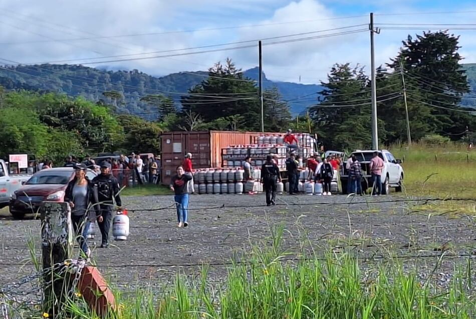 Tras un mes de espera llega el gas a Tierras Altas, pero se acaba en 15 minutos