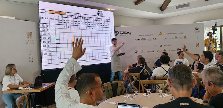 Café de Panamá bate su propio récord en precio durante una subasta electrónica