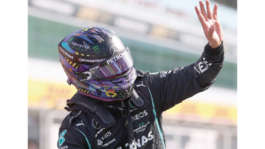 Hamilton disfrutó su triunfo 99 en la Fórmula 1 ante su público