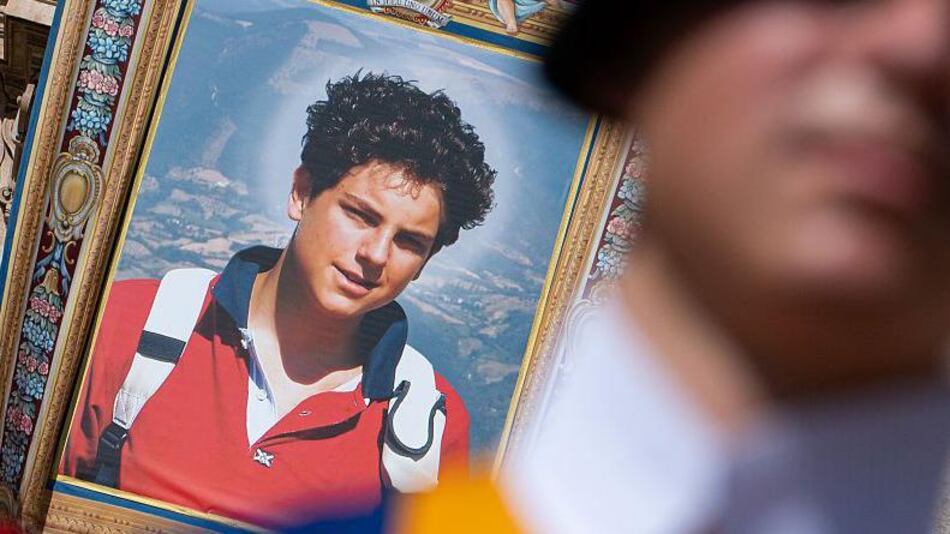 Quién fue Carlo Acutis, el ‘influencer de Dios’ al que el Vaticano declaró santo tras atribuirle el milagro de curar a una joven costarricense