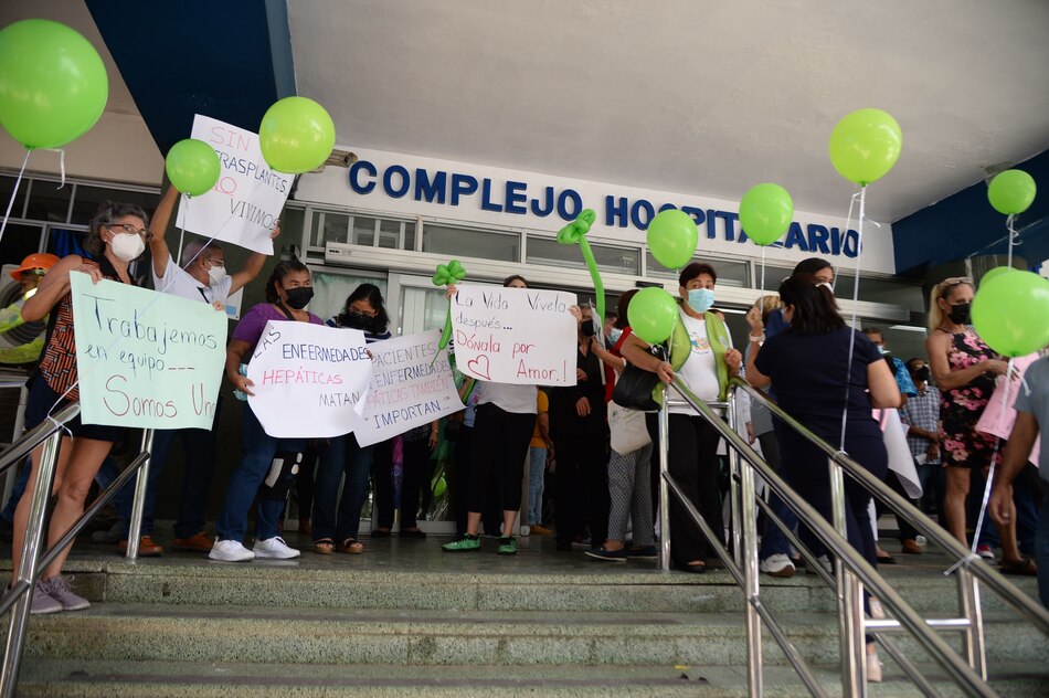 Pacientes protestan para exigir un eficiente programa de trasplante de hígado y riñón