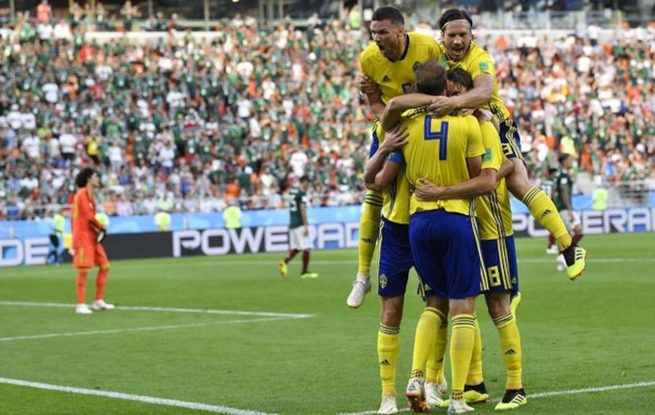 México fue arrollado por Suecia, pero ambos clasifican