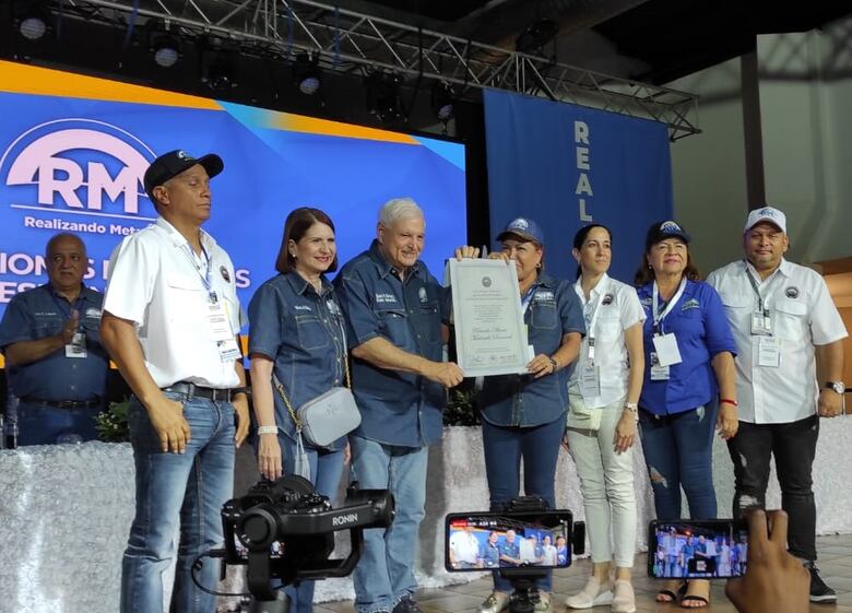 Martinelli es electo candidato presidencial por RM en unas primarias con una participación de 25%