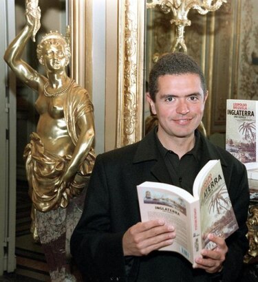 El escritor argentino Leopoldo Brizuela gana el Premio Alfaguara de Novela