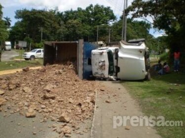 Accidente afecta el tránsito vehicular en vía a Colón