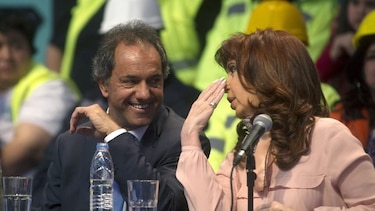 Opositor Macri aumenta ventaja sobre oficialista Scioli para balotaje en Argentina