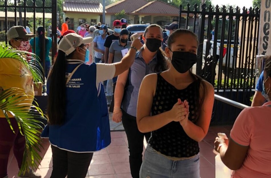 Cientos de personas acuden a vacunarse en Herrera; barrido llega a dos circuitos de esta provincia