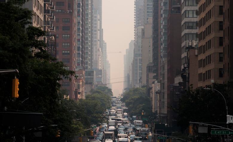 El humo de los incendios forestales mantiene la calidad del aire bajo mínimos en Canadá