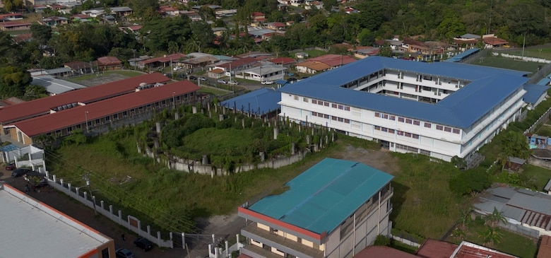 Contraloría refrenda millonario pago a consorcio por obras escolares inconclusas