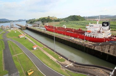 Canal de  Panamá  bate récord de carga con 340 millones de toneladas