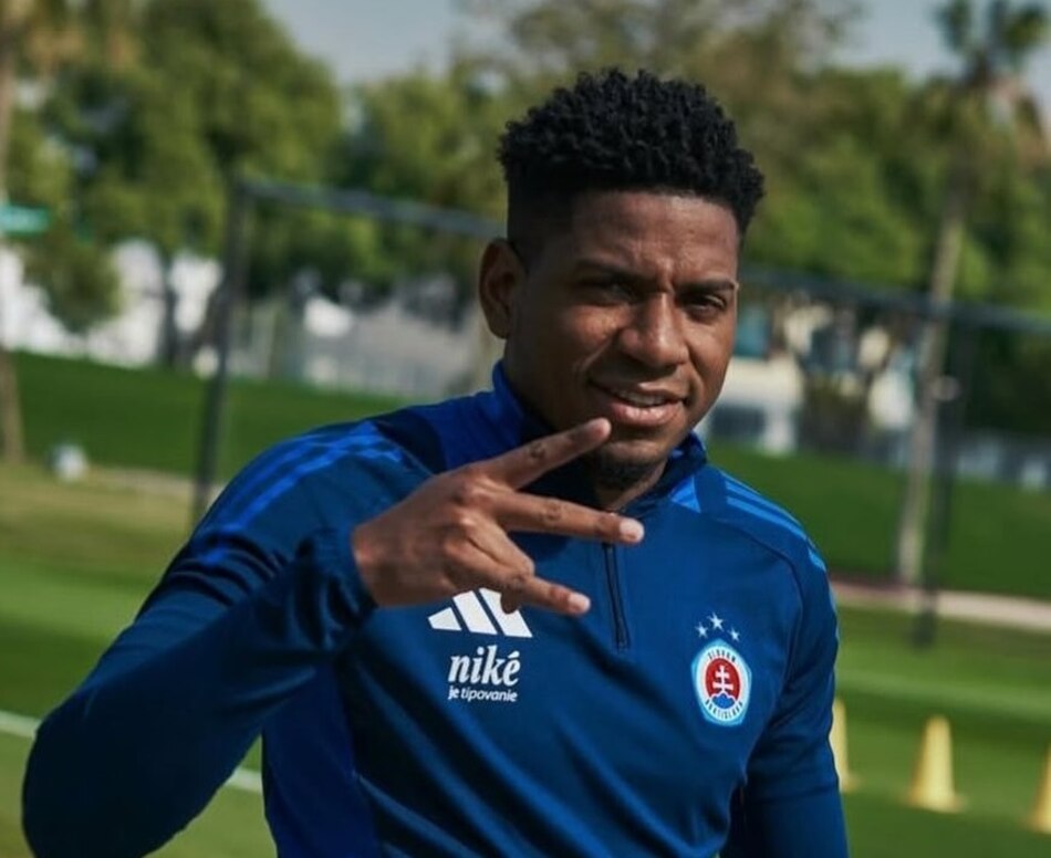 César Blackman entrena en Catar con el Slovan Bratislava