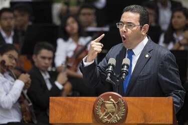 Guatemala: investigan pago del Ejército al presidente Jimmy Morales