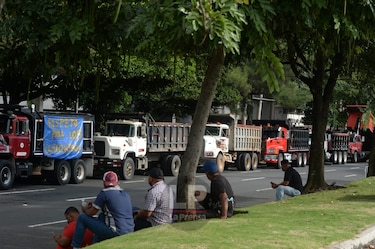 Camioneros reabren la avenida Balboa y cinta costera