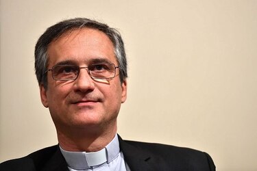 Dimite jefe de comunicación del Vaticano, acusado de manipular carta de Benedicto XVI