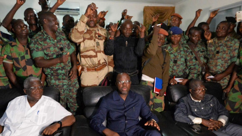 Soldados amotinados liberan al ministro marfileño de Defensa