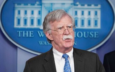 Estados Unidos llama a los militares venezolanos a seguir al general rebelde