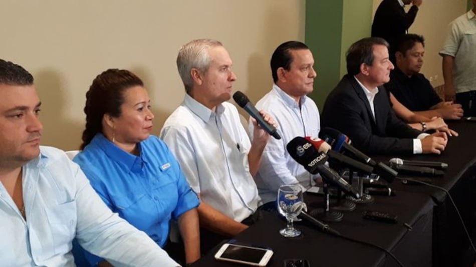 Ministro Alemán reitera en Colón el compromiso del Gobierno de dialogar