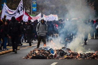 Estudiantes chilenos marchan por educación gratis y de calidad