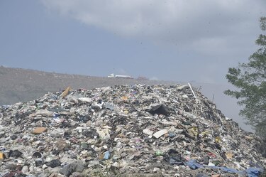 Bomberos esperan extinguir en su totalidad el incendio en cerro Patacón este miércoles