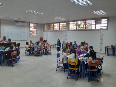 Reabre la Escuela República de Venezuela en Calidonia tras 9 años de abandono