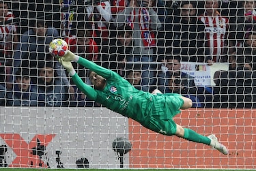 Oblak se viste de héroe y lleva al Atlético de Madrid a cuartos de final