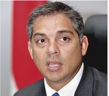 Adolfo Valderrama  es cuestionado por propaganda