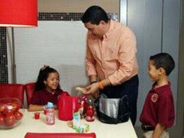 Padres más involucrados en el cuidado y crianza de sus hijos