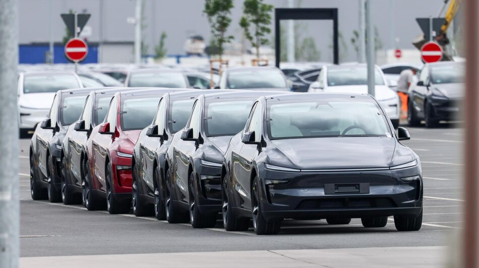 Tesla cae un 14% en bolsa tras tensarse la disputa entre Trump y Musk: pierde $150 mil millones