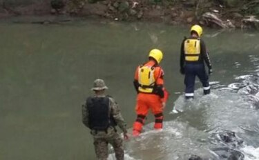 Por hoy suspenden búsqueda de dos menores de edad arrastrados por cabeza de agua