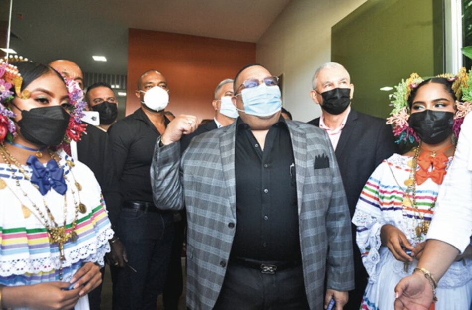 Alcalde de Colón confiesa que gastos de movilización se usan con fines proselitistas