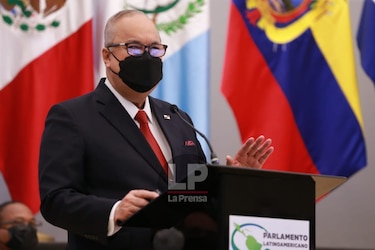Pleno de la Asamblea cita al director de la CSS Enrique Lau