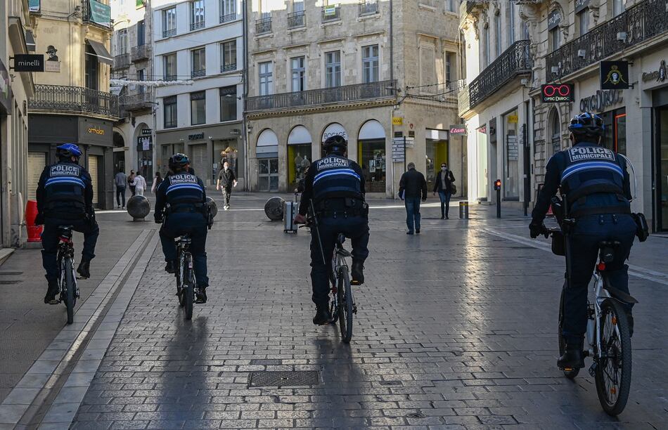 Comisión Europea advierte sobre libertad de prensa ante polémica ley francesa