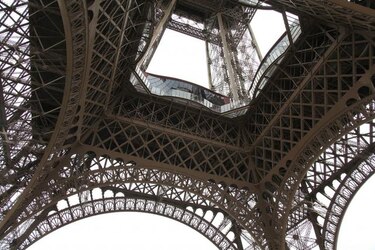 Renuevan Torre Eiffel para atraer a más admiradores