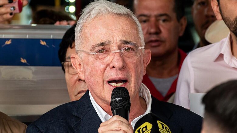 “El uribismo, que gira en torno a un caudillo, no está entendiendo que ya estamos en otro país en Colombia”: Iván Cepeda, el senador que le ganó el juicio al poderoso expresidente Álvaro Uribe