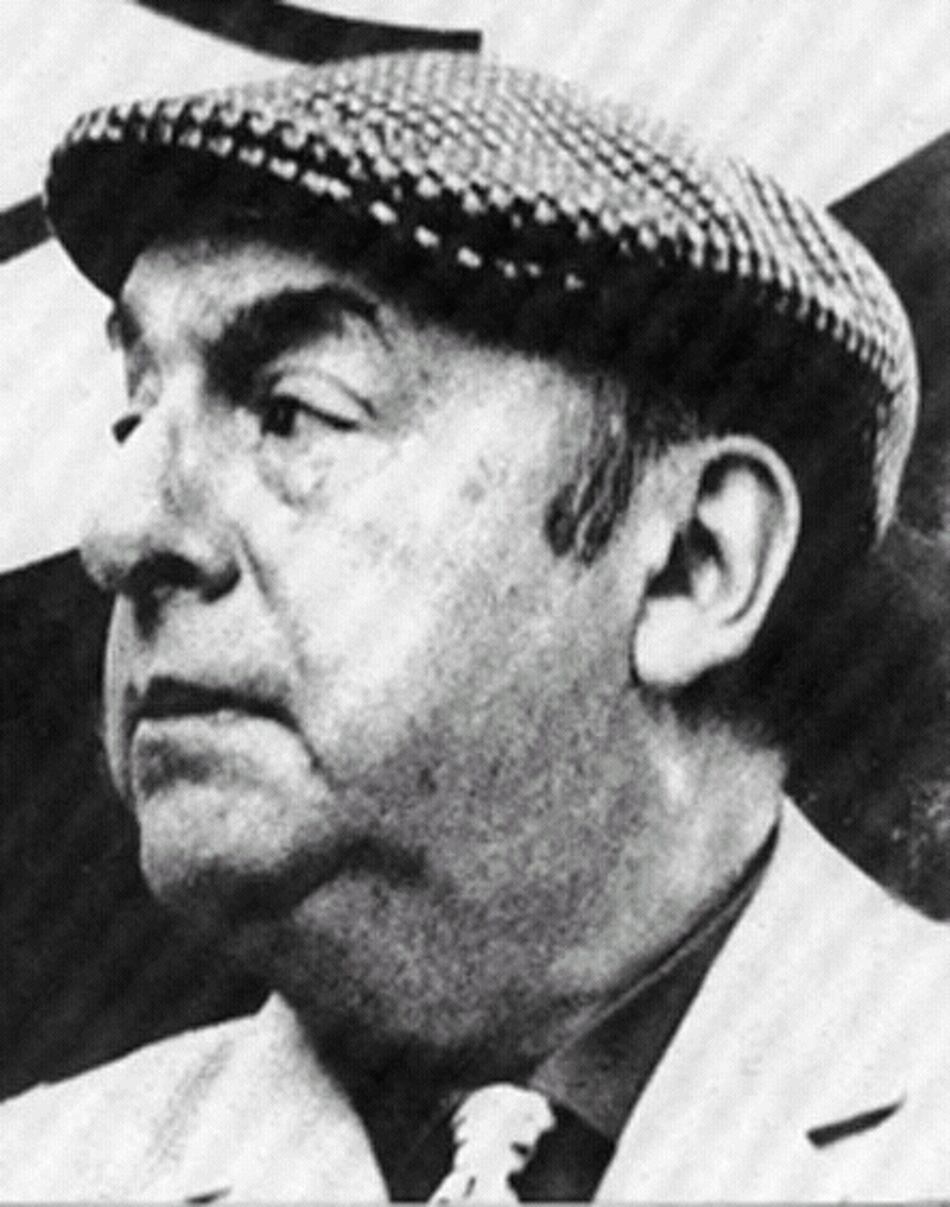 Pablo Neruda se pasea por Santiago para celebrar su 110 cumpleaños