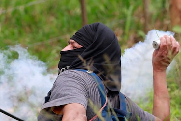 ¿Cárcel por protestar con máscara? La polémica propuesta de Mulino que enciende las alarmas