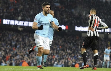 Mánchester City derrota al Newcastle con tres goles de Agüero