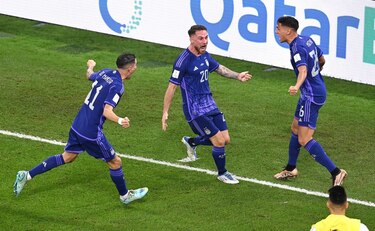 Argentina doblega a Polonia y pasa de primero en su grupo