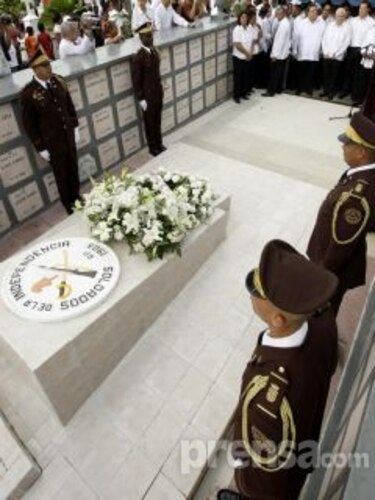 Con romería y colocación de ofrenda recuerdan a Amador Guerrero