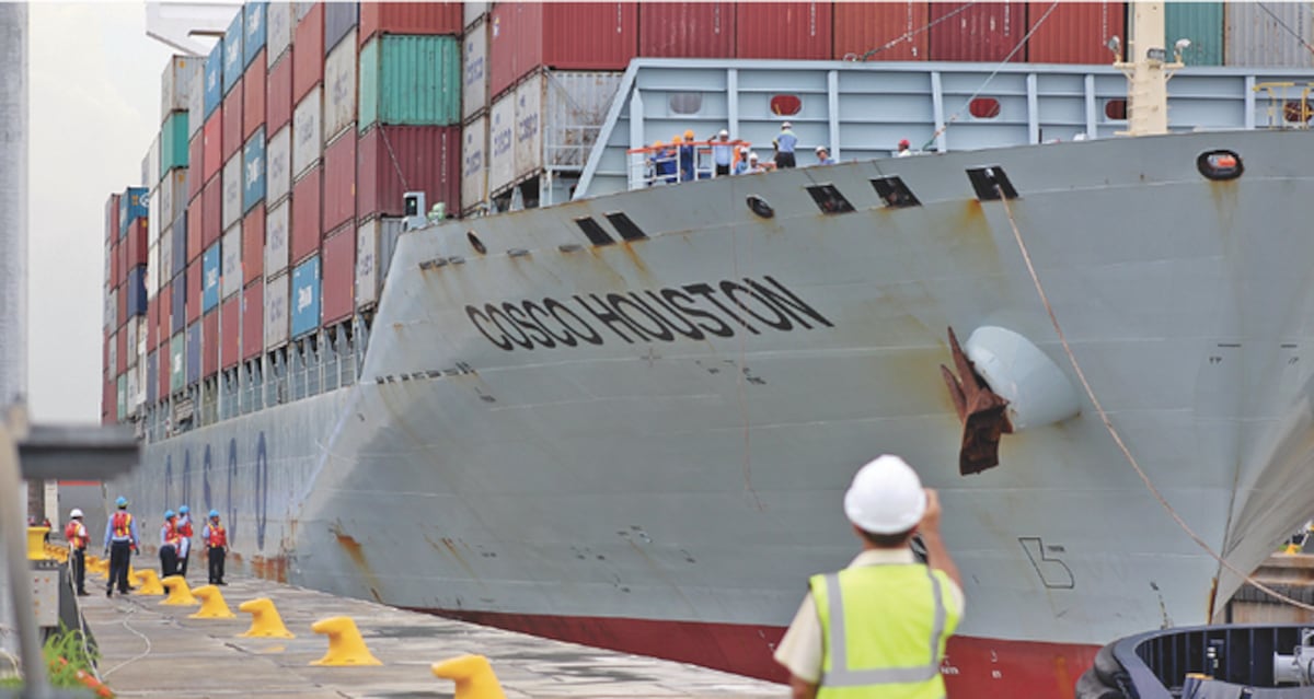La Autoridad del Canal de Panamá asume el control del tercer juego de esclusas