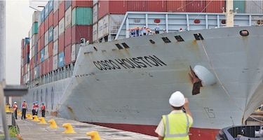 La Autoridad del Canal de Panamá asume el control del tercer juego de esclusas