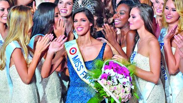 Francia toma el trono