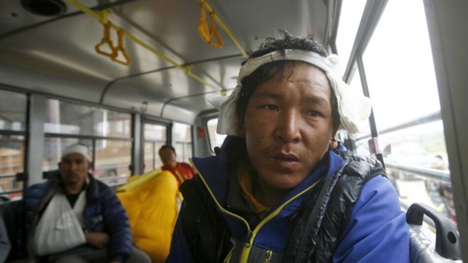 Hay 22 muertos y 217 desaparecidos en el Everest